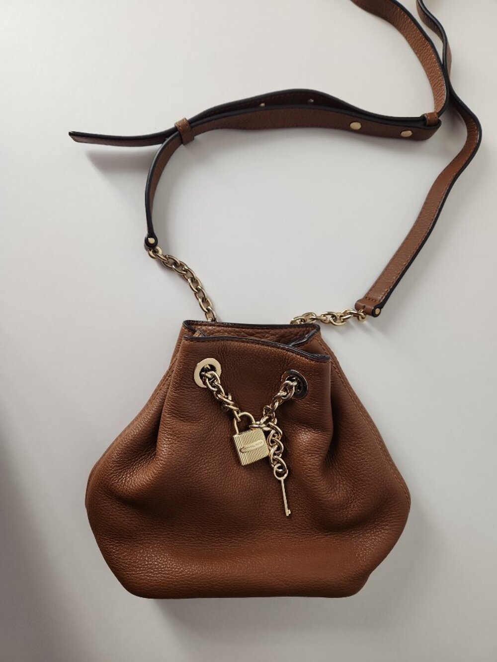 Michael Kors Hadley Small Pebbled Leather Bucket crossbody Bag padlock key charm